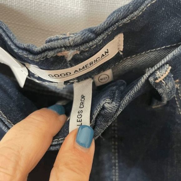 Good American Good Legs Crop Jeans - Picture 3 of 4